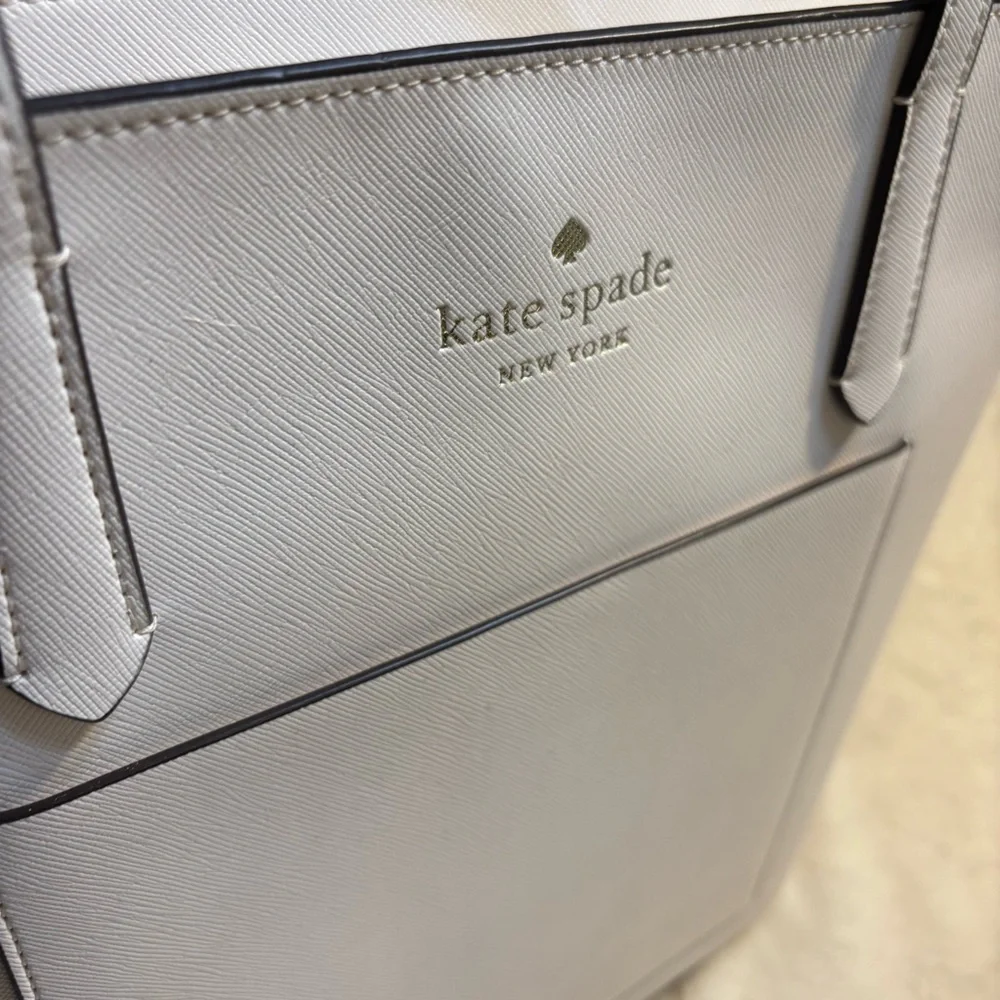 NWT Kate Spade Tote Parchment White Bag Saffiano PVC Daily K8662 Gold Logo NEW